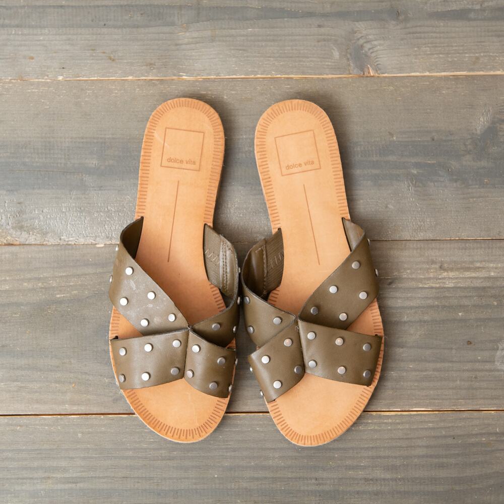 Dolce Vita Cary Brown Leather Flip Flop Sandals Slides Silver Stud Details Sz 8M